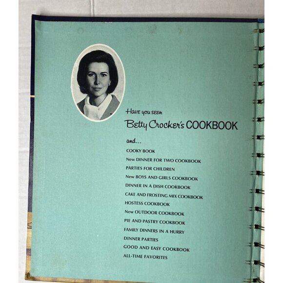 Betty Crocker's New Dinner for Two Cookbook 1964 1st Ed 1972 Fourteenth Printing - Picture 7 of 10